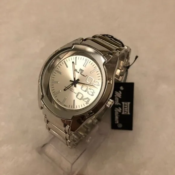 NEW Men’s Silver Tone Bracelet Watch - Picture 3 of 7